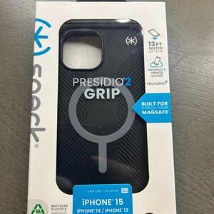 Speck Presidio2 Grip Case for iPhone 15 - Black